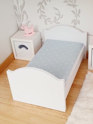 Dolls house junior - bed,, modern