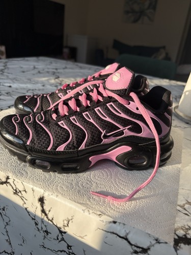 Selling these black and pink - these,