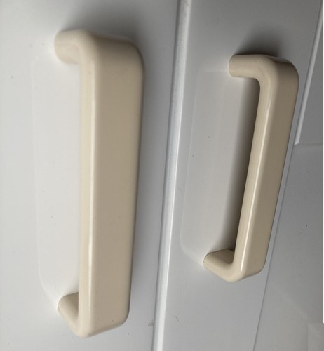Gloss cream plastic kitchen - gloss,