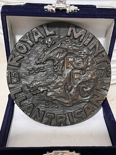 Royal mint llantrisant - mint,