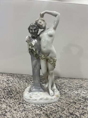 Daphne leaning against - 8”,