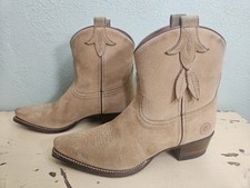 Womens 8.5 Ranch Road Suede