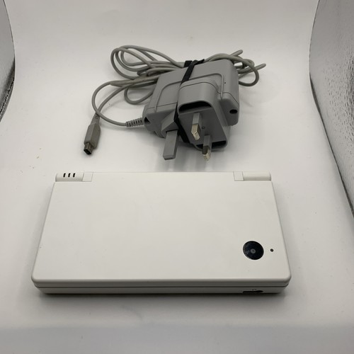 Nintendo dsi white handheld - white,