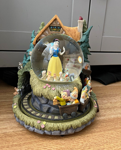 Official disney snow white - snow,