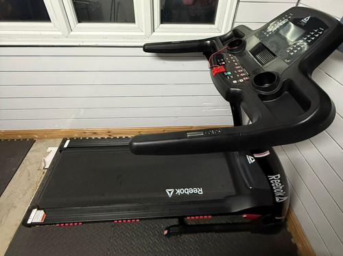 Reebok one gt40s treadmill - one,