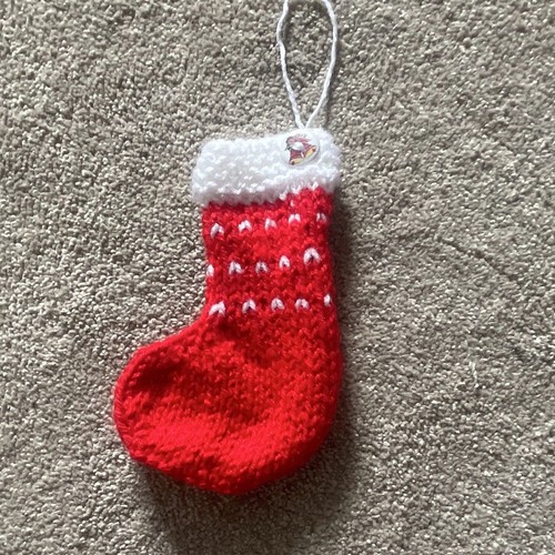 Red white knitted yarn - &,