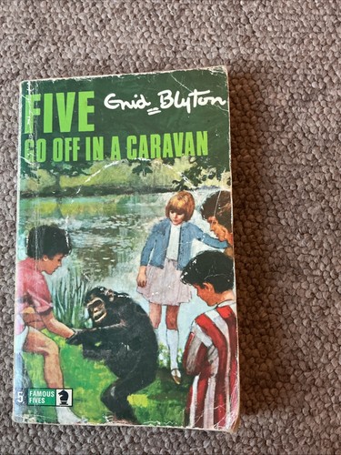 Enid blyton five off a - five,