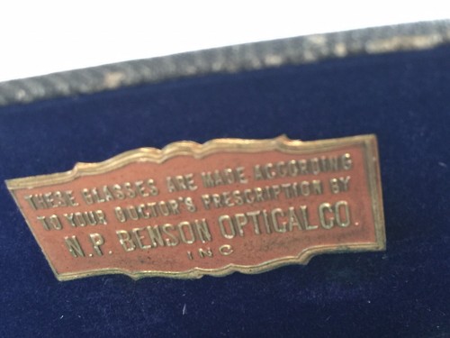 Antque vtg hard - case, velvet