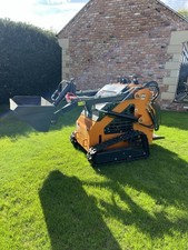 Loading Shovel, Skid Steer, Arteer Tracked Loader.