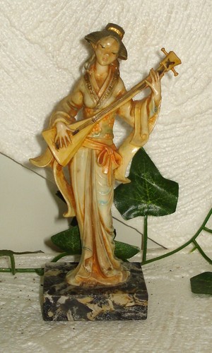 Vintage small figurine - small,