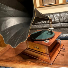 HMV Model 7 Senior Monarch Oak