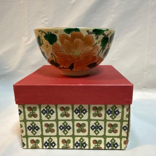 Kutani ware tea bowl - , with