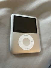 Apple iPod Nano 3rd Generation A1236 MP3 Media Player Silver 4GB