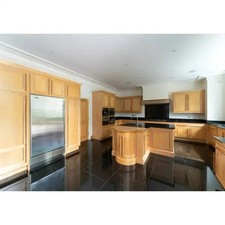 Used Mark Wilkinson In Frame Shaker Kitchen, Sub-Zero & Miele Appliances