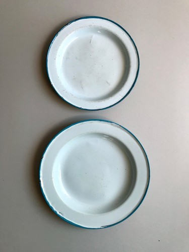 Vintage enamelware plates - x,