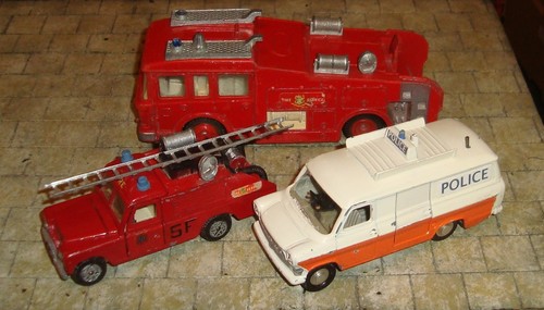 Dinky toys erf fire - -,