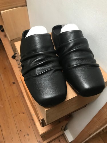 Flat black leather - , mules/uk40