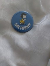 VINTAGE RETRO SNOOPY GAL FRIDAY BADGE 1952 USA IMPORT 