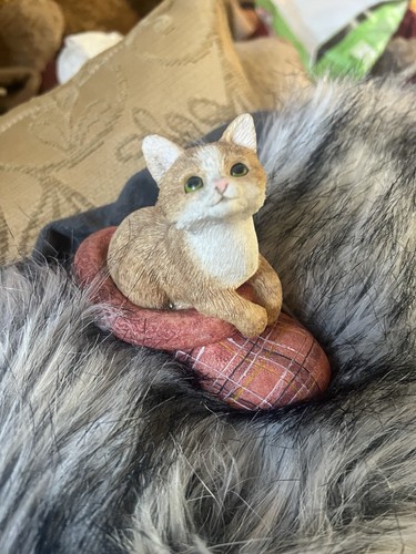 Vintage cat figurine - cat,