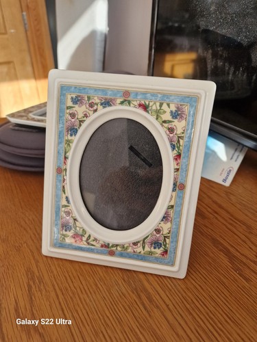 Wedgewood picture frame - frame., good
