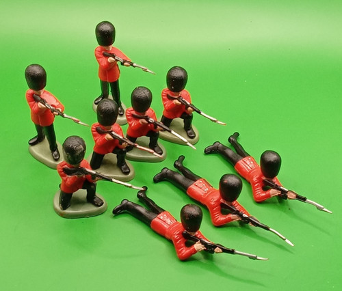 Britains queens guards plastic - britains,
