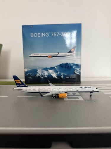 Icelandair boeing 757 300 - boeing, 757-300