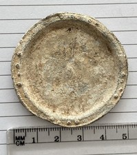 EARLY 18TH CENTURY. LEAD TOY PLATE. DATING TO CIRCA 1720.