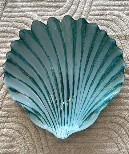 Blue green shell - &, shell-shaped