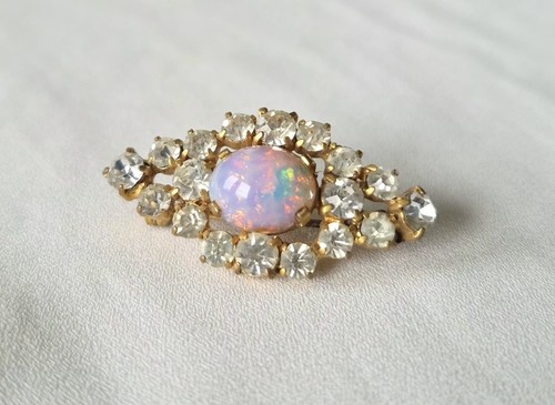Vintage gold tone brooch - vintage,