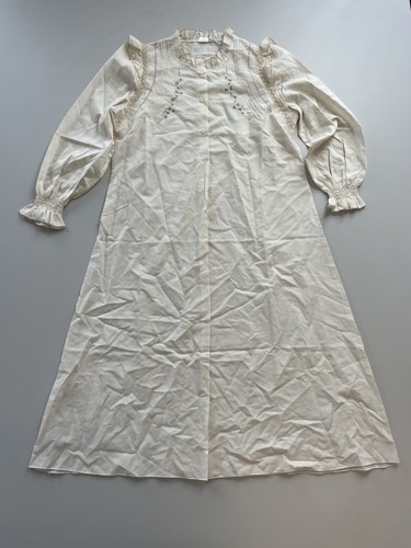 Vintage cream embroidered - vintage,