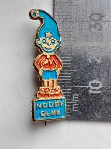 Vintage collectable pin - , badge
