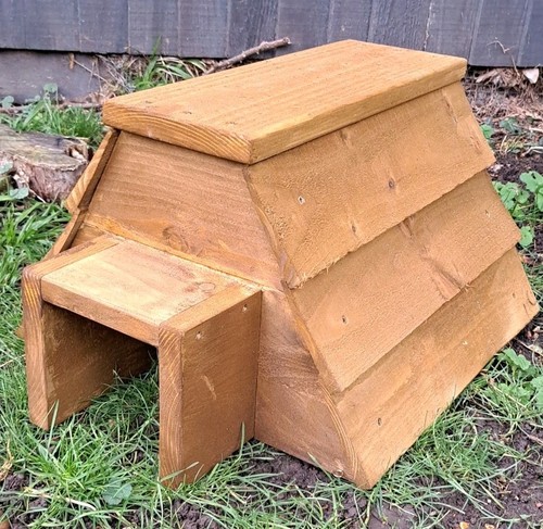 Wooden hedgehog house feeding - wooden, house/feeding