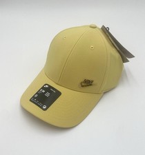 Nike Dri-Fit Club Metal Swoosh