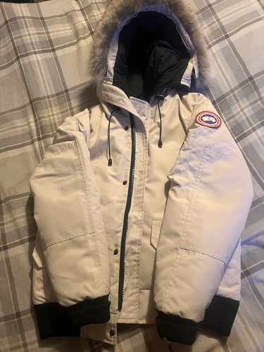 Authentic canada goose - canada,