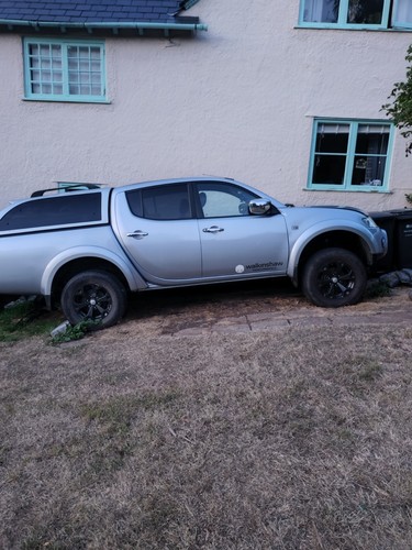 2011 mitsubishi warrior - mitsubishi,
