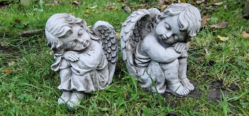 Sleeping cherubs resting - sleeping,