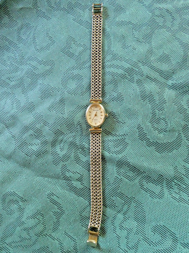 Accurist ladies watch gold - -,