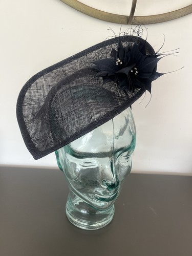 Teardrop hatinator fascinator