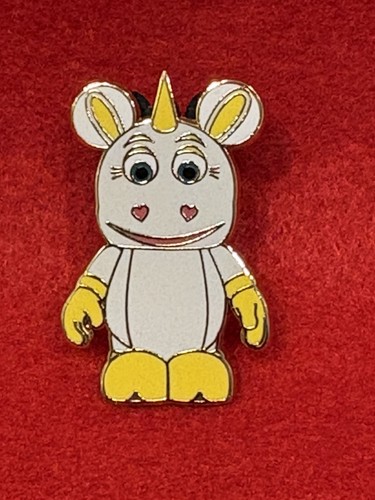Disney pin trading - pin, badge