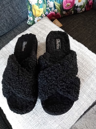 Skechers size 7uk black - skechers,