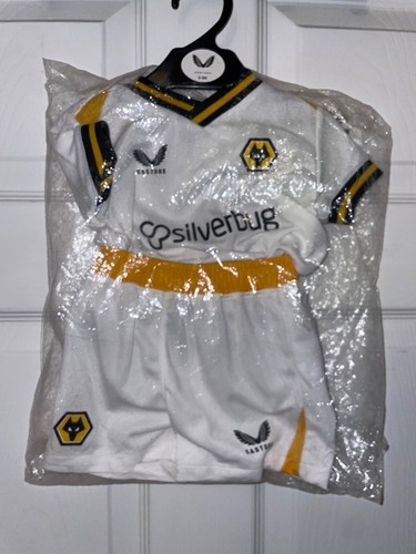 Wolves junior away - wolves, short