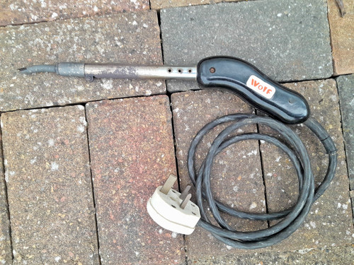 Vintage wolf 60w - large, lead