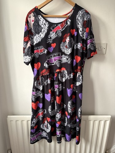Carolina dress room cruella - carolina,