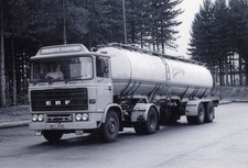 B/W PHOTO: WINCANTON TRANSPORT ERF B SERIES ARTIC FARMERS WIFE MILK TANKER