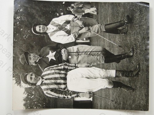 Female jockeys gabriel leader - gabriel,