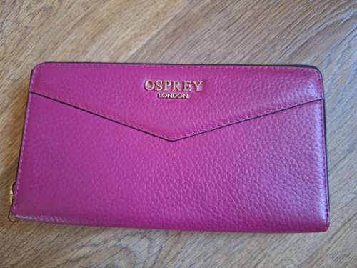 Osprey womens pink zip around