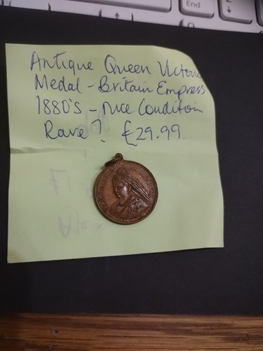 Queen victoria antique medal - antique,