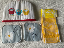 Vintage Kitchen Padded Quilted  Tea / Hot Water Cosy , 2 Pot Holders & 2 Towels
