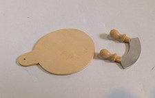 Dolls House 1:12th Mezzaluna knife and board