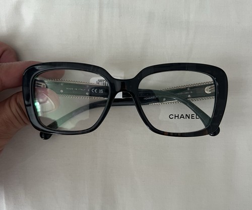 Chanel woman glasses - new, model
